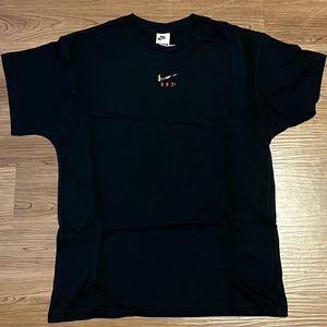 NWT Men’s Nike Day 2021 T-Shirt Size M DO8300-010